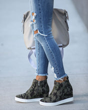 Load image into Gallery viewer, Extra Mile Wedge Sneaker - Camo