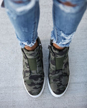 Load image into Gallery viewer, Extra Mile Wedge Sneaker - Camo