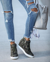 Load image into Gallery viewer, Extra Mile Wedge Sneaker - Camo