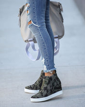 Load image into Gallery viewer, Extra Mile Wedge Sneaker - Camo