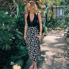 Load image into Gallery viewer, Reformation same style Skirt
