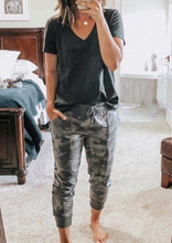 Load image into Gallery viewer, Ripped Jeans With Fringe
