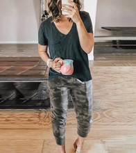 Load image into Gallery viewer, Ripped Jeans With Fringe
