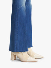 Load image into Gallery viewer, The Weekender Fray - Love On The Edge
