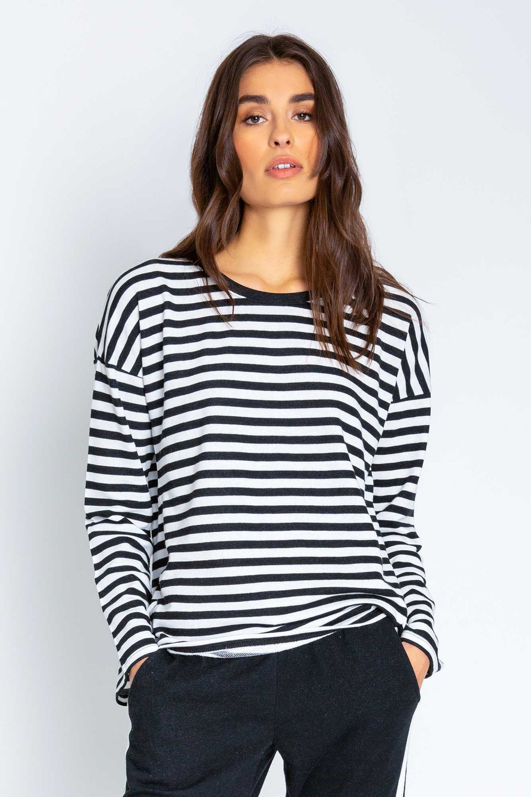 BLACK OUT LONG SLEEVE TOP