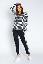Load image into Gallery viewer, BLACK OUT LONG SLEEVE TOP
