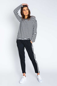 BLACK OUT LONG SLEEVE TOP